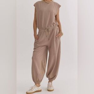 Entro - Oversized Terry Knit Jumpsuit - Casual Tan Jumpsuit size medium nwt A83